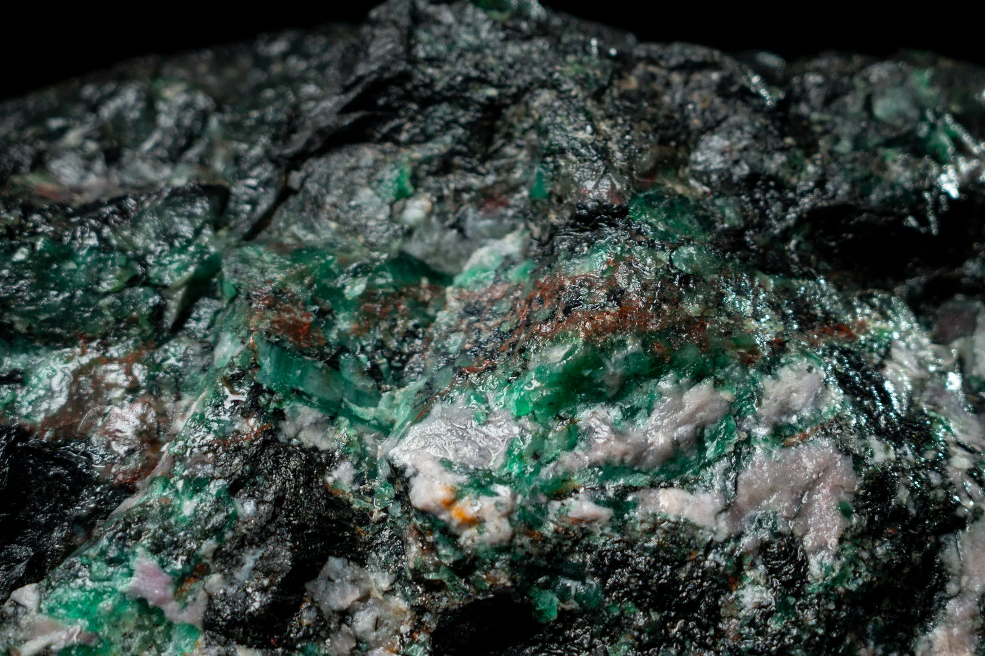 Macro of emerald crystals